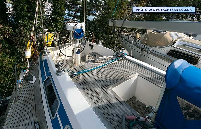 Cockpit and companionway access