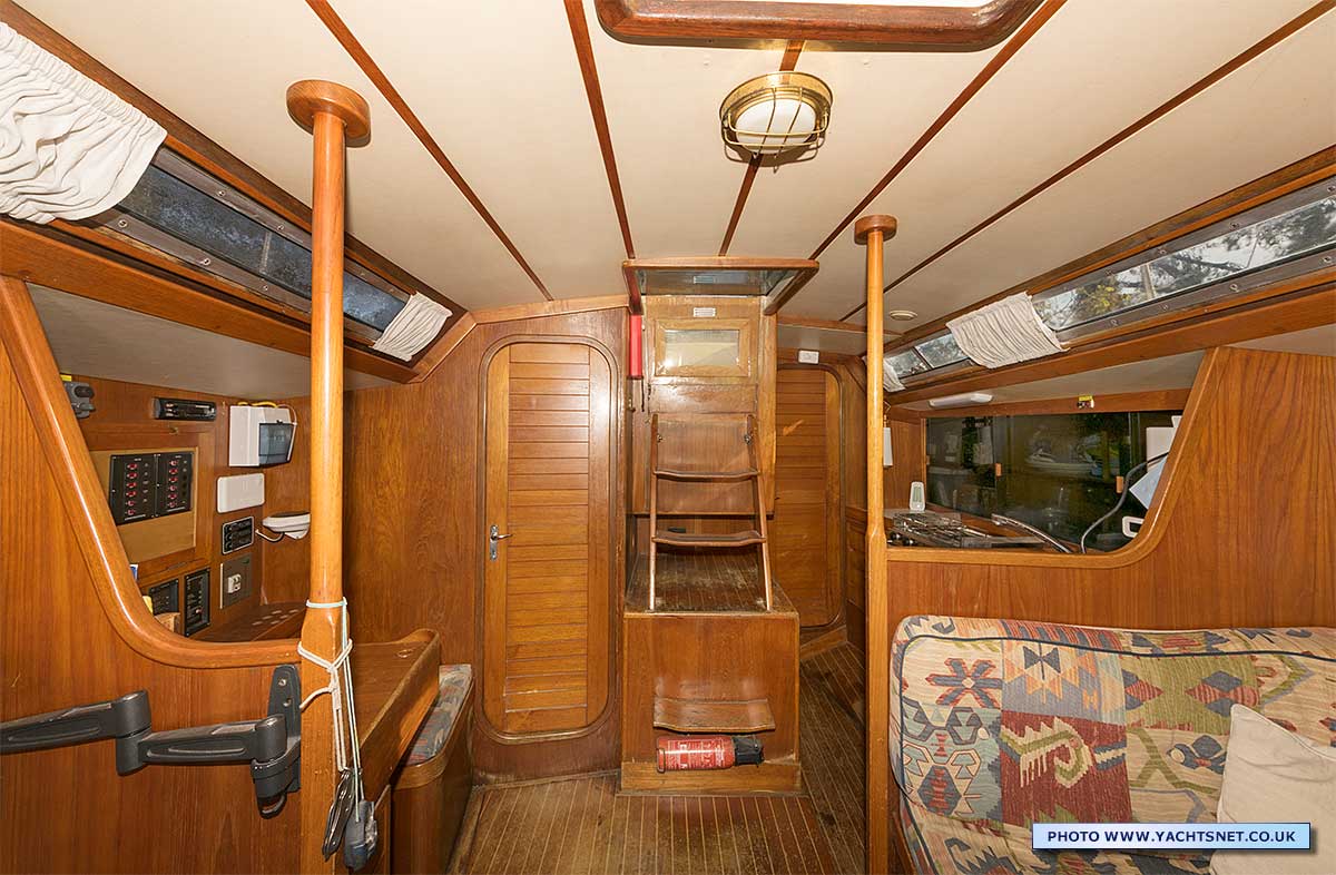 Saloon aft