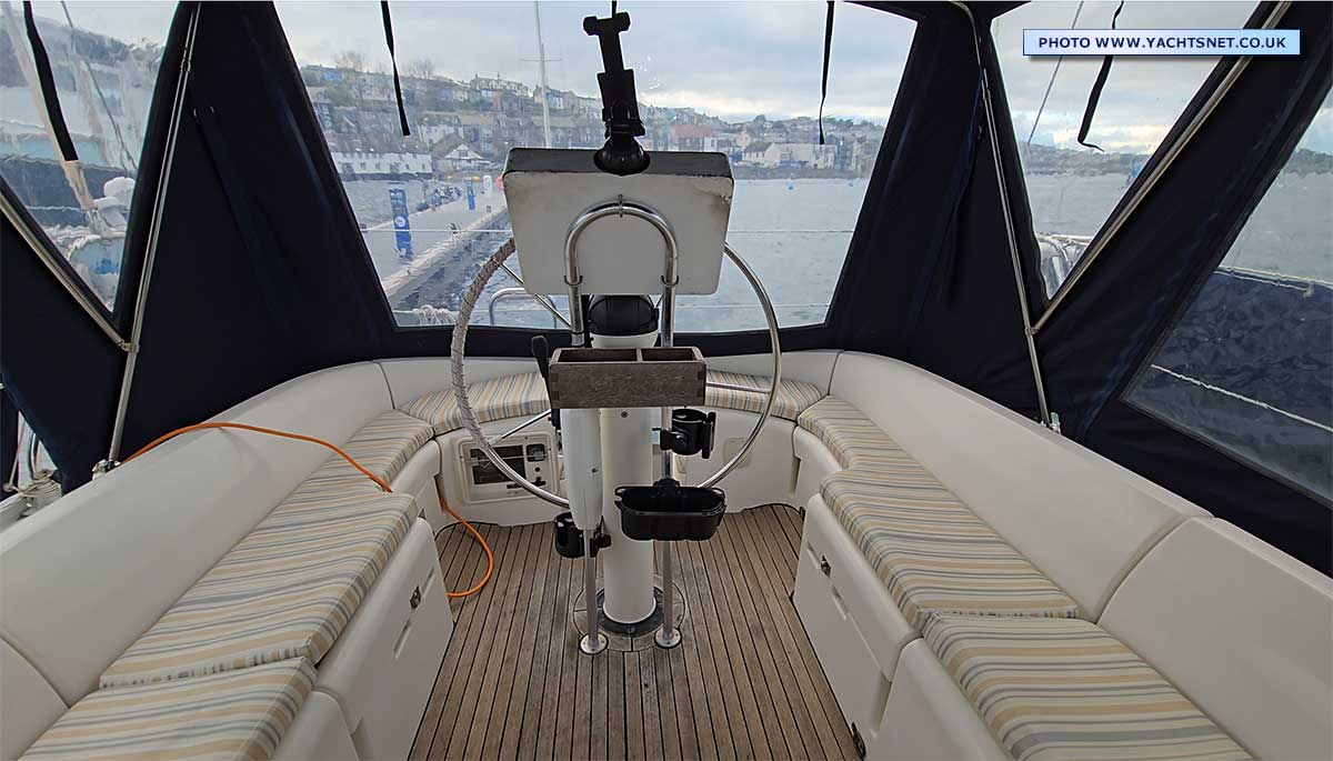 Cockpit aft