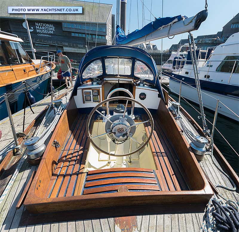 Cockpit forward